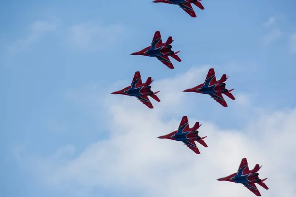 Air Performancegroep Gierzwaluwen Een Luchtshow Sotsji — Stockfoto