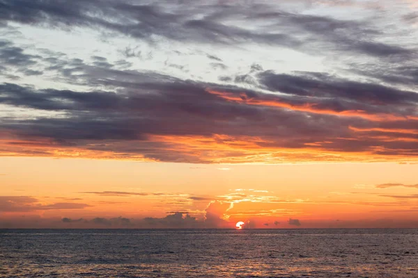 Zonsondergang Zee Sotsji Wolken Blauwe Lucht Zon — Stockfoto