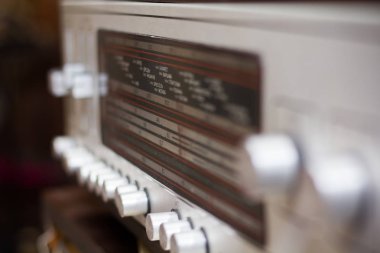 Eski radiola. Ukrayna. Kiev. 12.24.2018. Radiol Melodija-104-Stereo. 1978'den beri Riga radyo fabrikada üretildi