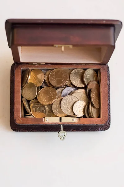 Винтажная Коробка Разными Монетами — стоковое фото