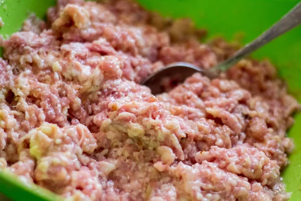 Carne Avvolta Nella Carne Macinata — Foto Stock