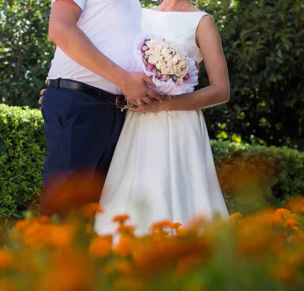신부와 꽃다발 — 스톡 사진