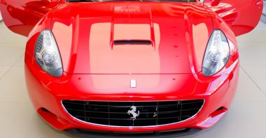 Showroom kırmızı araba Ferrari