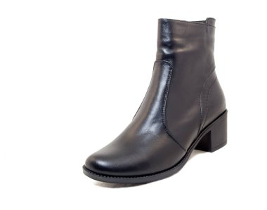 beyaz zemin üzerine siyah kadın çizme