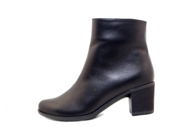 beyaz zemin üzerine siyah kadın çizme