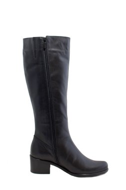 beyaz zemin üzerine siyah kadın çizme