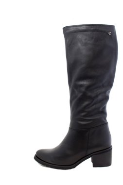 beyaz zemin üzerine siyah kadın çizme