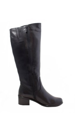 beyaz zemin üzerine siyah kadın çizme