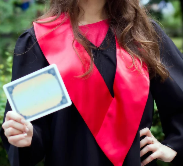 Mestre Graduado Está Com Diploma — Fotografia de Stock