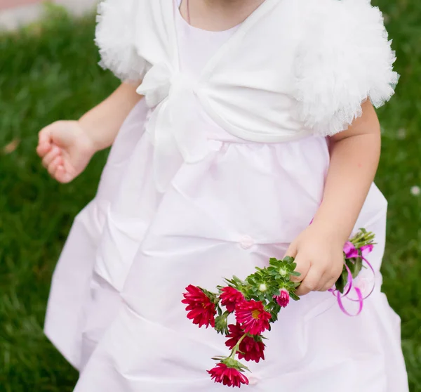 Little Girl Bouquet Her Hands — Stock Photo, Image