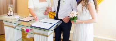 Nüfus dairesinde gelinin imzası.