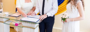 Nüfus dairesinde gelinin imzası.