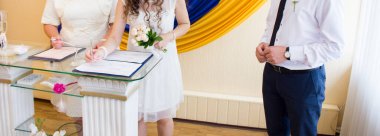 Nüfus dairesinde gelinin imzası.