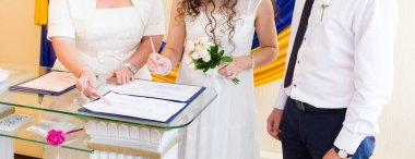 Nüfus dairesinde gelinin imzası.