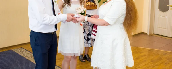 Menyasszony Vőlegény Csere Gyűrűk — Stock Fotó