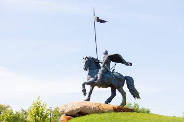 Ukrayna, Kiev 'deki eğlence parkındaki Ilya Muromets anıtı. Dinyeper ve Desna 'nın yanında.