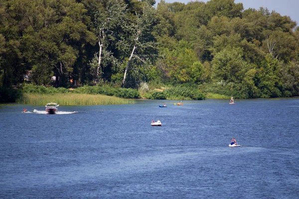 Vakantiegangers Varen Boten Boten Rivier Dnjepr Kiev — Stockfoto