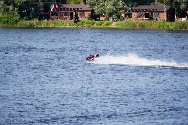 Los Turistas Montan Barcos Botes Río Río Dnieper Kiev —  Fotos de Stock