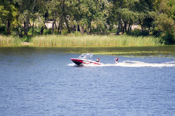 Tatilciler Nehirde Tekne Tekneye Biniyor Dinyeper Nehri Kiev — Stok fotoğraf