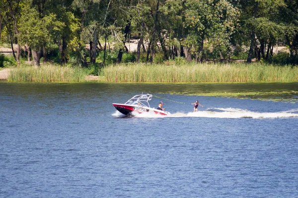 Tatilciler Nehirde Tekne Tekneye Biniyor Dinyeper Nehri Kiev — Stok fotoğraf