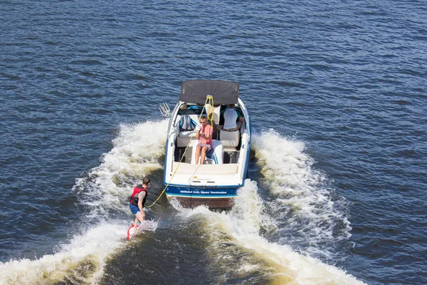 Urlauber Fahren Mit Booten Und Booten Auf Dem Fluss Dnjepr — Stockfoto