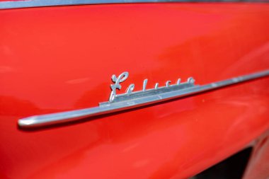 Slovakya 'daki bir araba fuarında antika arabalar.