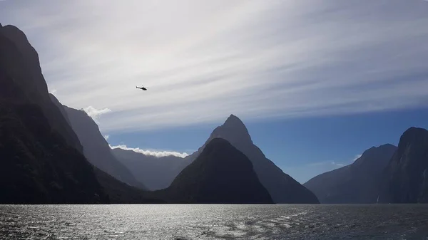 Schöner Tag Milford Sound Neuseeland Mit Einem Hubschrauber Der Rundflüge Stockbild