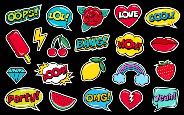 Siyah arka plan üzerine ayarla Modern şirin renkli yama. Moda yamalari kiraz, çilek, karpuz, dudaklar, gül çiçek, gökkuşağı, kupa, komik kabarcıklar vs. 80s 90s tarzı çizgi. Vektör çizim