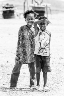 Windhoek, Namibya - 3 Ocak 2016: Namibya'da tanımlanamayan Ovambo çocukları. Ovambo en popüler etnik gruptur