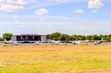 Maun, Botsvana - 11 Ocak 2016: Maun Havaalanı, Botsvana. Maun Botsvana beşinci büyük şehir ve Okavango Delta sı