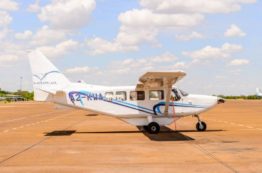 Maun, Botsvana - 11 Ocak 2016: Maun Havaalanı,Botsvana'da küçük uçak. Maun Botsvana beşinci büyük şehir ve Okavango Delta sı