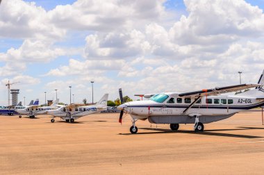 Maun, Botsvana - 11 Ocak 2016: Maun Havaalanı,Botsvana'da küçük uçak. Maun Botsvana beşinci büyük şehir ve Okavango Delta sı