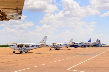Maun, Botsvana - 11 Ocak 2016: Maun Havaalanı,Botsvana'da küçük uçak. Maun Botsvana beşinci büyük şehir ve Okavango Delta sı