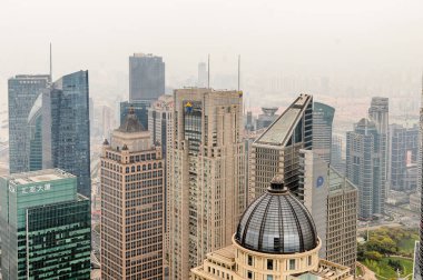 Şangay, Çin - Mar 31, 2016: Oriental Pearl Radyo ve Tv Kulesi'nden Şangay binalarının görünümü.