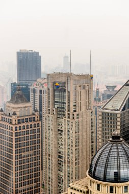 Şangay, Çin - Mar 31, 2016: Oriental Pearl Radyo ve Tv Kulesi'nden Şangay binalarının görünümü.