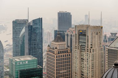 Şangay, Çin - Mar 31, 2016: Oriental Pearl Radyo ve Tv Kulesi'nden Şangay binalarının görünümü.