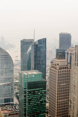 Şangay, Çin - Mar 31, 2016: Oriental Pearl Radyo ve Tv Kulesi'nden Şangay binalarının görünümü.