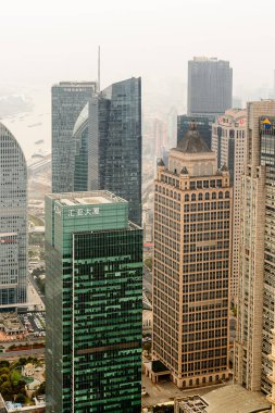 Şangay, Çin - Mar 31, 2016: Oriental Pearl Radyo ve Tv Kulesi'nden Şangay binalarının görünümü.