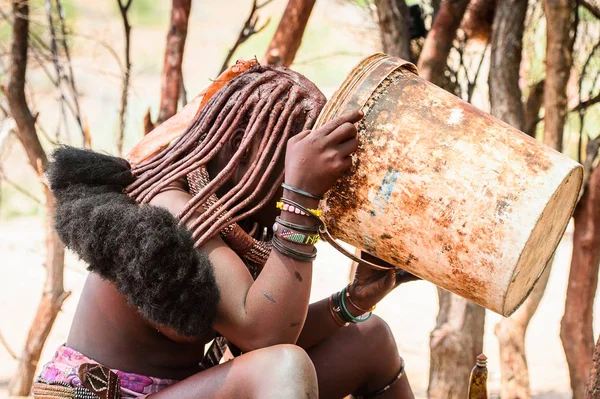 Kamanjab Namibia Septiembre 2015 Mujer Identificada Tribu Himba Los Himba — Foto de Stock