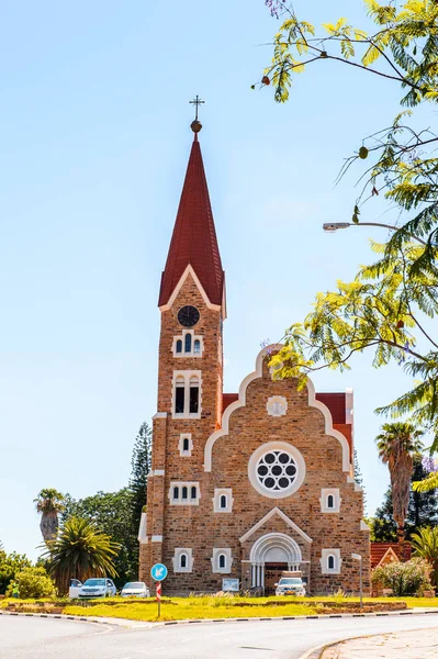 Windhoek, Namibya - 3 Ocak 2016: Windhoek Christuskirche, Namibya. Windhoek Namibya'nın başkenti ve en büyük şehridir.