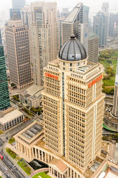 Şangay, Çin - Mar 31, 2016: Oriental Pearl Radyo ve Tv Kulesi'nden Şangay binalarının görünümü.