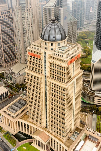 Şangay, Çin - Mar 31, 2016: Oriental Pearl Radyo ve Tv Kulesi'nden Şangay binalarının görünümü.