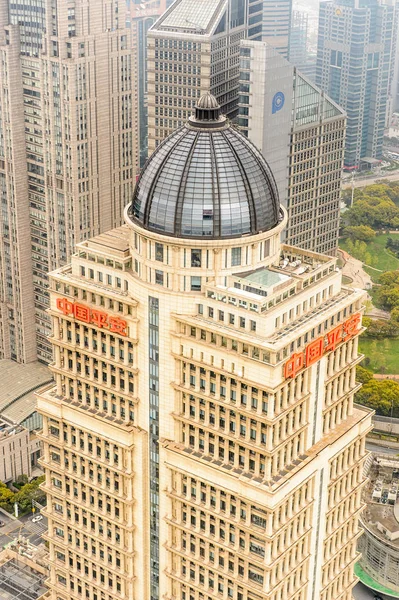 Şangay, Çin - Mar 31, 2016: Oriental Pearl Radyo ve Tv Kulesi'nden Şangay binalarının görünümü.