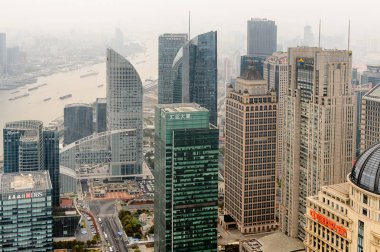 Şangay, Çin - Mar 31, 2016: Oriental Pearl Radyo ve Tv Kulesi'nden Şangay binalarının görünümü.