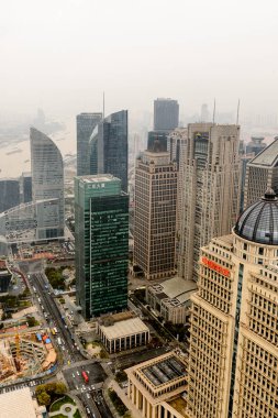 Şangay, Çin - Mar 31, 2016: Oriental Pearl Radyo ve Tv Kulesi'nden Şangay binalarının görünümü.