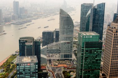 Şangay, Çin - Mar 31, 2016: Oriental Pearl Radyo ve Tv Kulesi'nden Şangay binalarının görünümü.