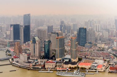 Şangay, Çin - Mar 31, 2016: Oriental Pearl Radyo ve Tv Kulesi'nden Şangay'ın panoramik manzarası.