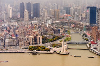 Şangay, Çin - Mar 31, 2016: Oriental Pearl Radyo ve Tv Kulesi'nden Şangay binalarının görünümü.