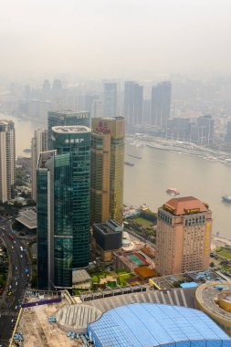 Şangay, Çin - Mar 31, 2016: Oriental Pearl Radyo ve Tv Kulesi'nden Şangay binalarının görünümü.