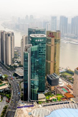 Şangay, Çin - Mar 31, 2016: Oriental Pearl Radyo ve Tv Kulesi'nden Şangay binalarının görünümü.